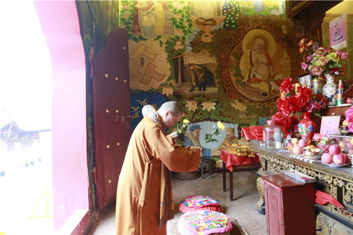 三月的末尾,和著春風細雨,普照寺